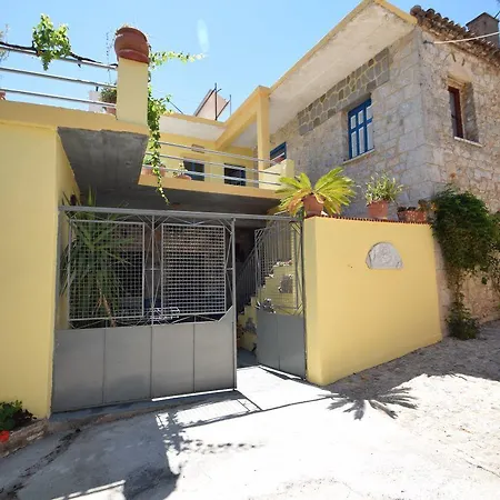 Eftopia Pansion Guest house Martinon