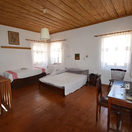Eftopia Pansion Guest house Martinon